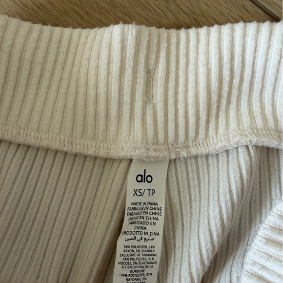 ALO Muse Cream Ribbed Pants - Picture 4 of 5